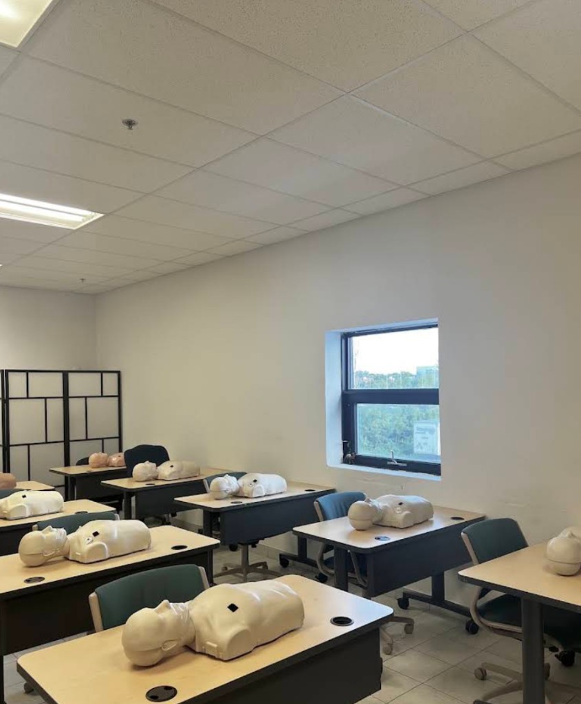 First Aid Connect St-Laurent classroom with CPR manikins set up for training